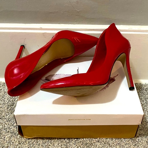 Jessica Simpson Heel - Lipstick red   Excellent used condition!!        Size 9 - Picture 3 of 3